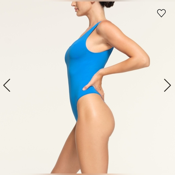Skims SOFT SMOOTHING SEAMLESS thong bodysuit - Picture 3 of 6